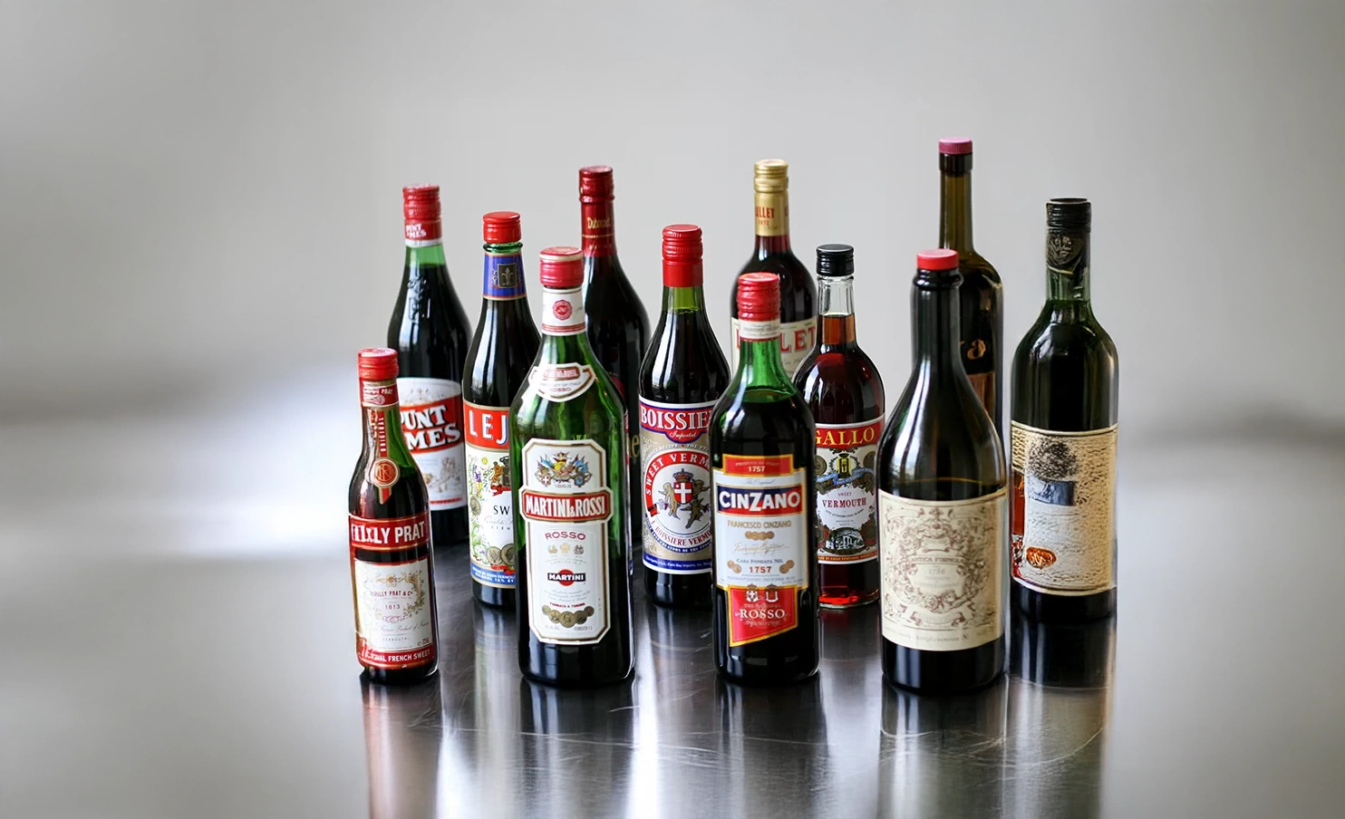 Vermutul: dry, sweet și rolul lui în Martini și Negroni