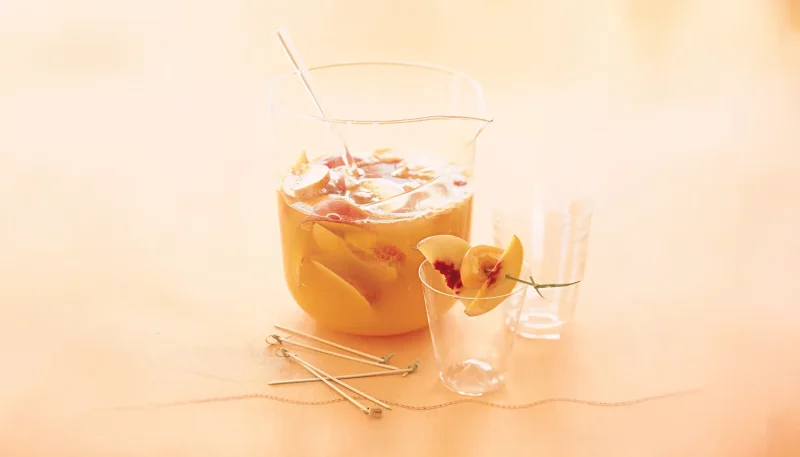 Sangria cu Prosecco și Piersici